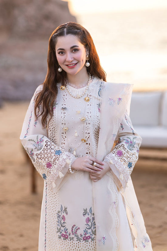 QALAMQAR 3PC Chikankari Embroidered Lawn Set