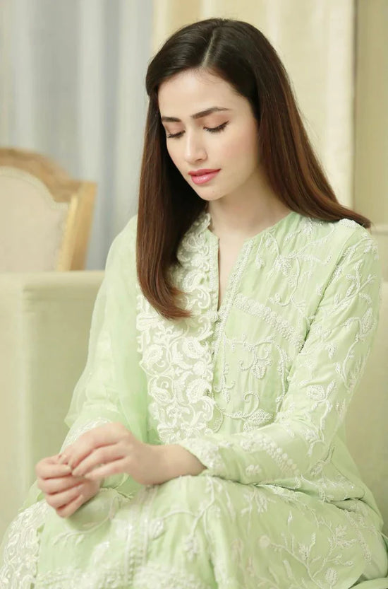 BAREEZE 3PC Embroidered Lawn Suit